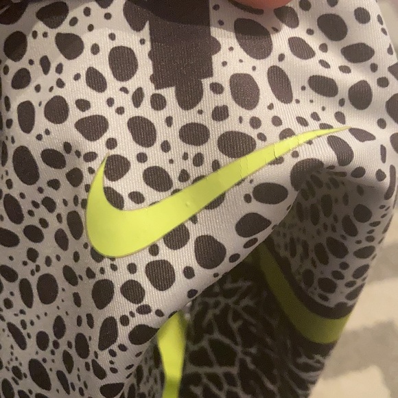 EUC Nike Patterned Sports Bra - Picture 5 of 5